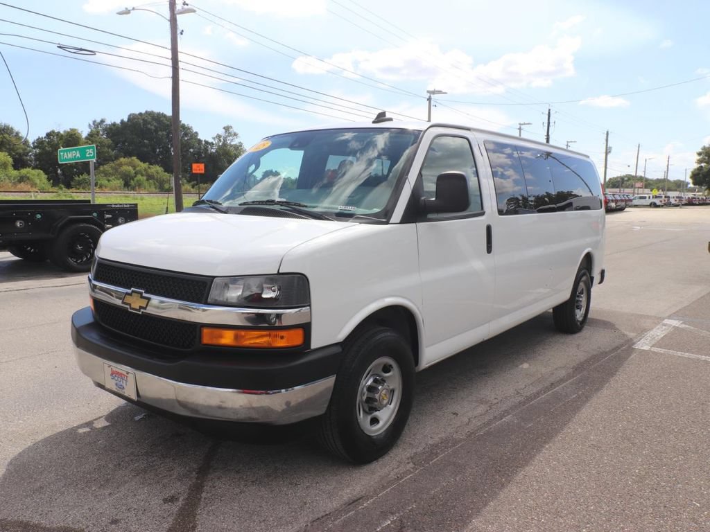 Used 2025 Chevrolet Express 3500 LT w/ LT Preferred Equipment Group RWD image 3