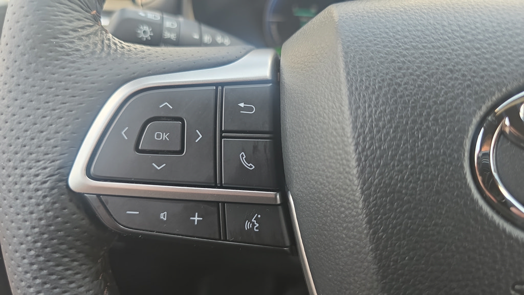 Used 2025 Toyota Sienna Platinum AWD/4WD image 23