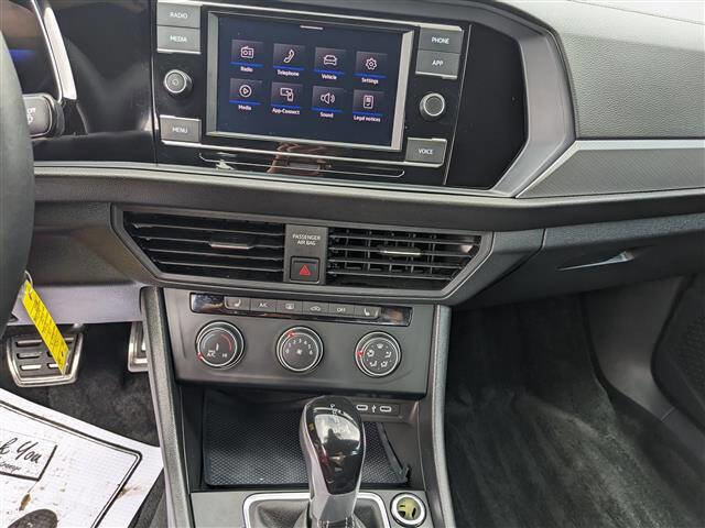 Used 2024 Volkswagen Jetta Sport image 13