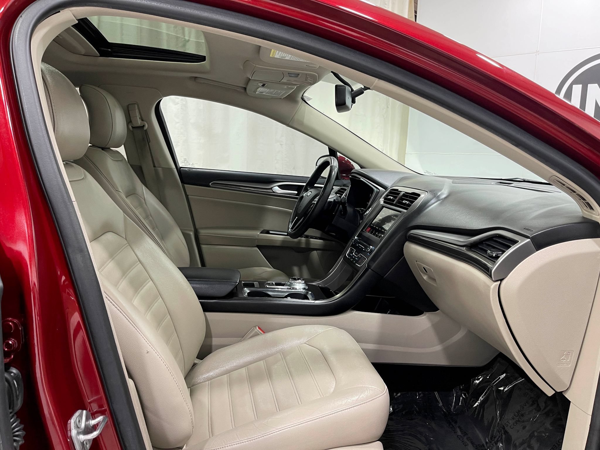 Used 2018 Ford Fusion SE w/ Fusion SE Technology Package FWD image 32