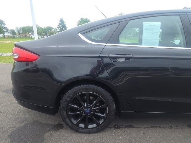 Used 2017 Ford Fusion SE FWD image 8