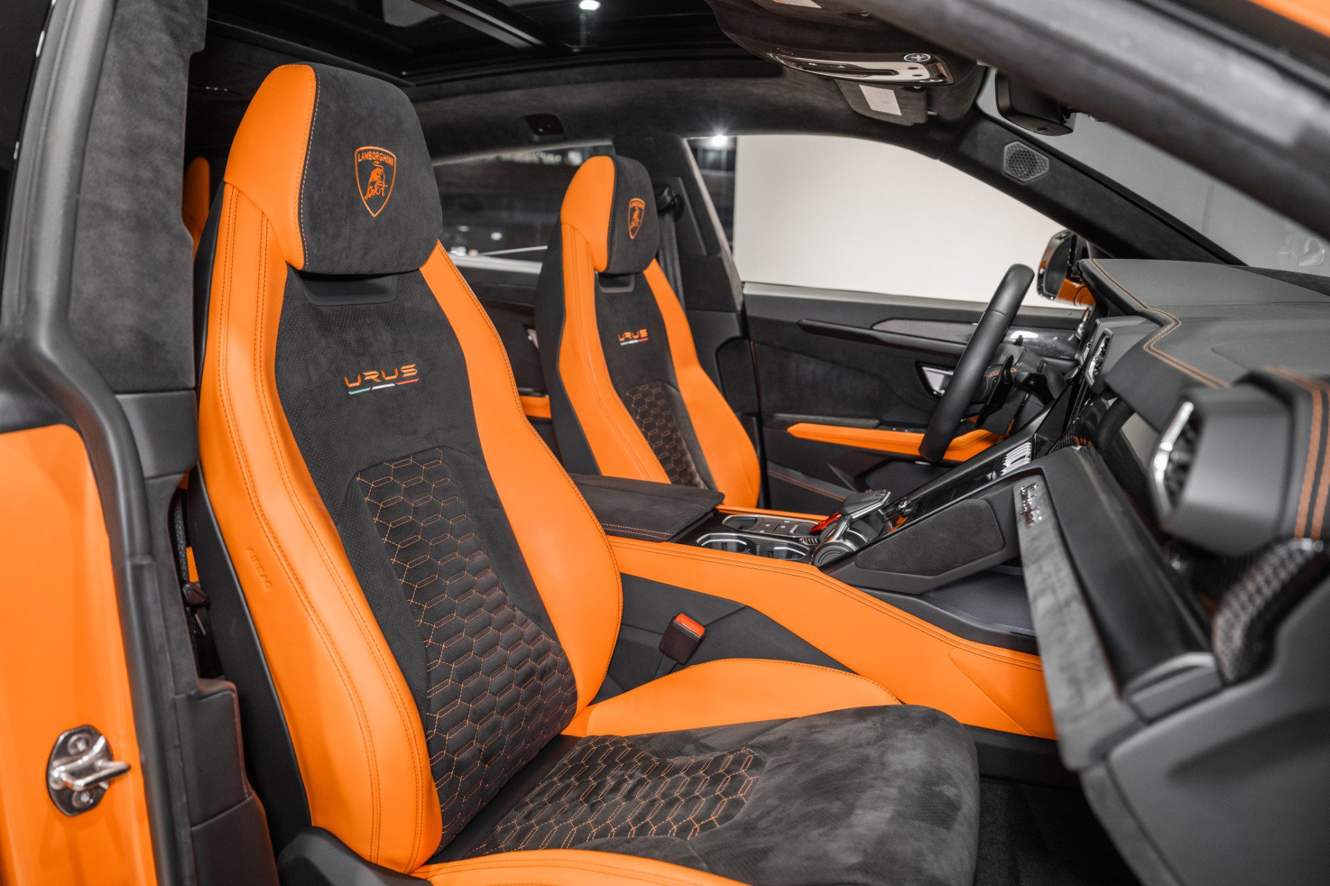 Used 2022 Lamborghini Urus image 27