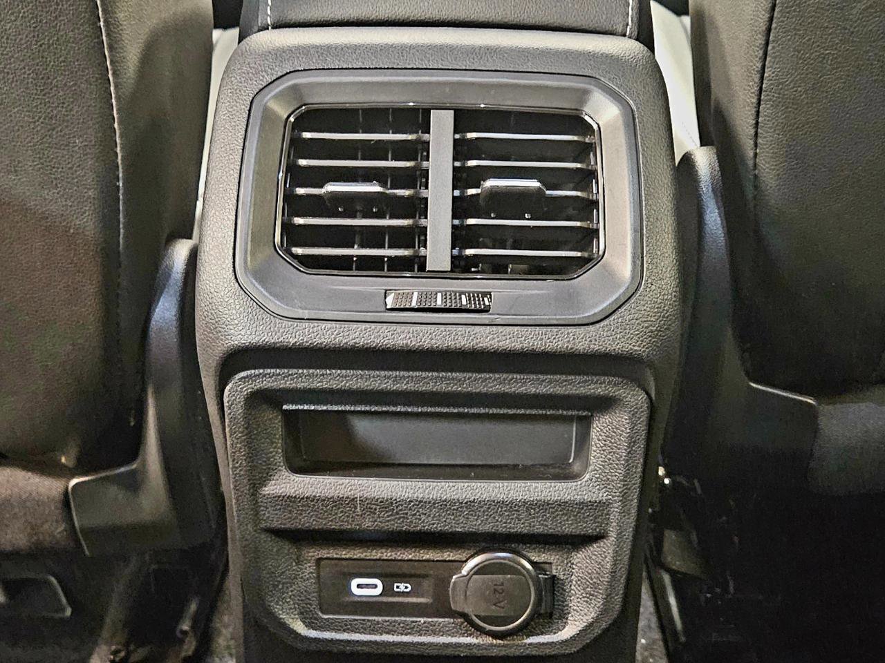 Used 2023 Volkswagen Tiguan SE image 30