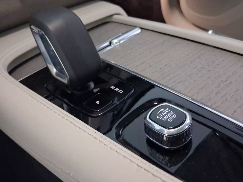 Certified 2025 Volvo XC90 B6 Plus w/ Protection Package Premier AWD/4WD image 29