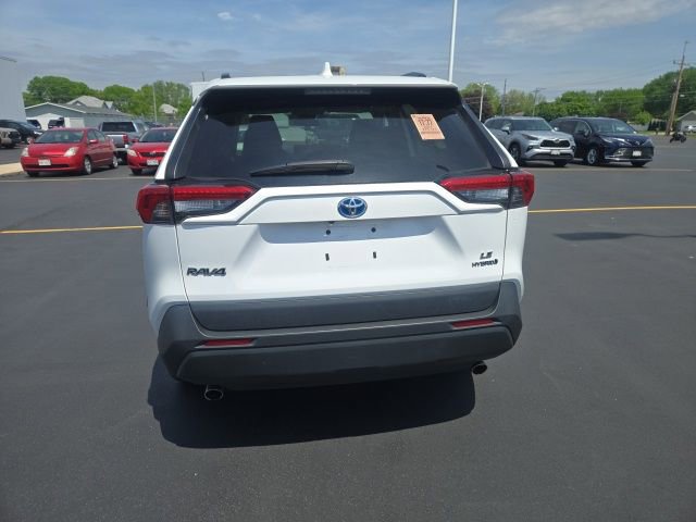 Used 2021 Toyota RAV4 LE AWD/4WD image 5