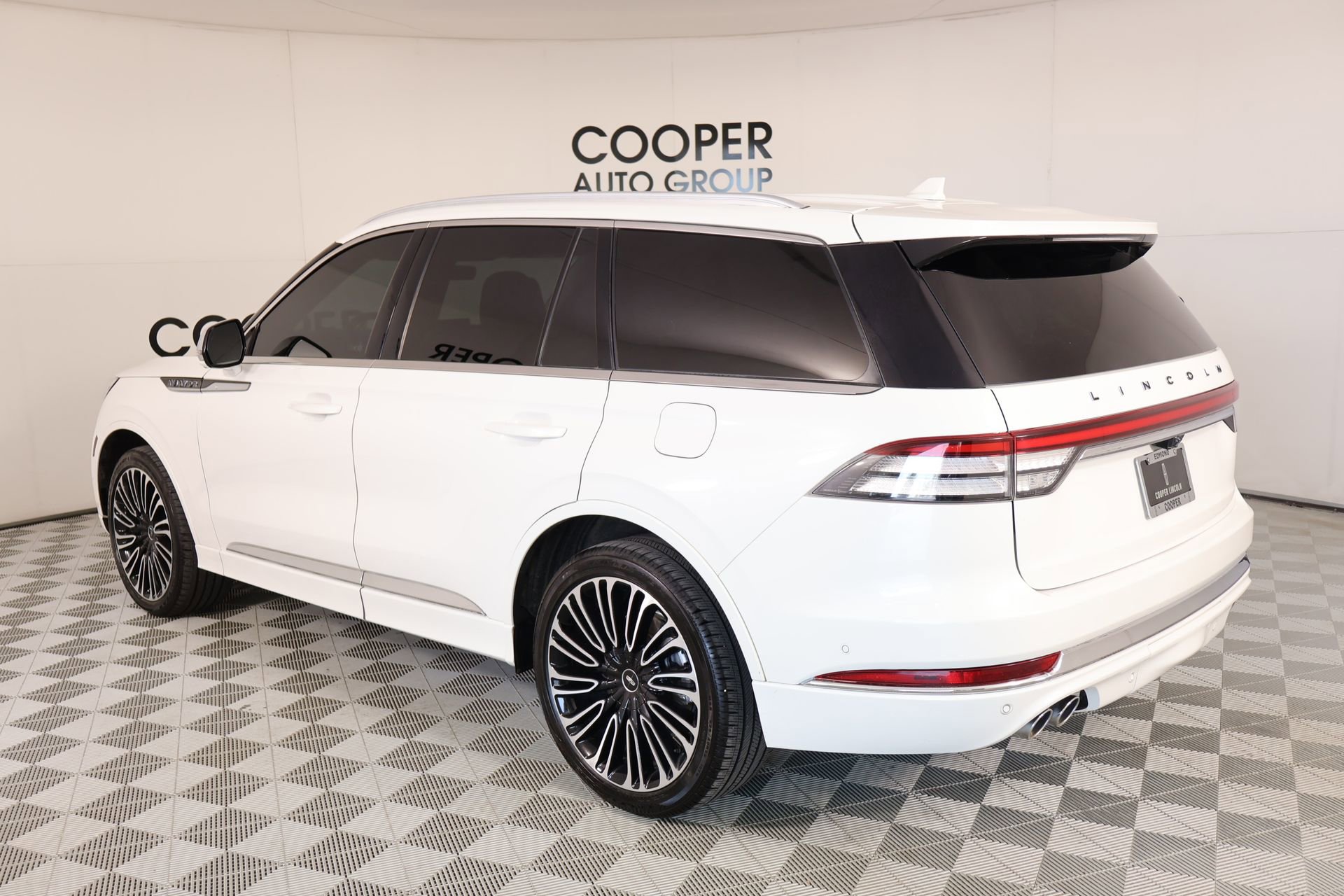 Used 2022 Lincoln Aviator Black Label w/ Class IV Trailer Tow Package AWD/4WD image 25
