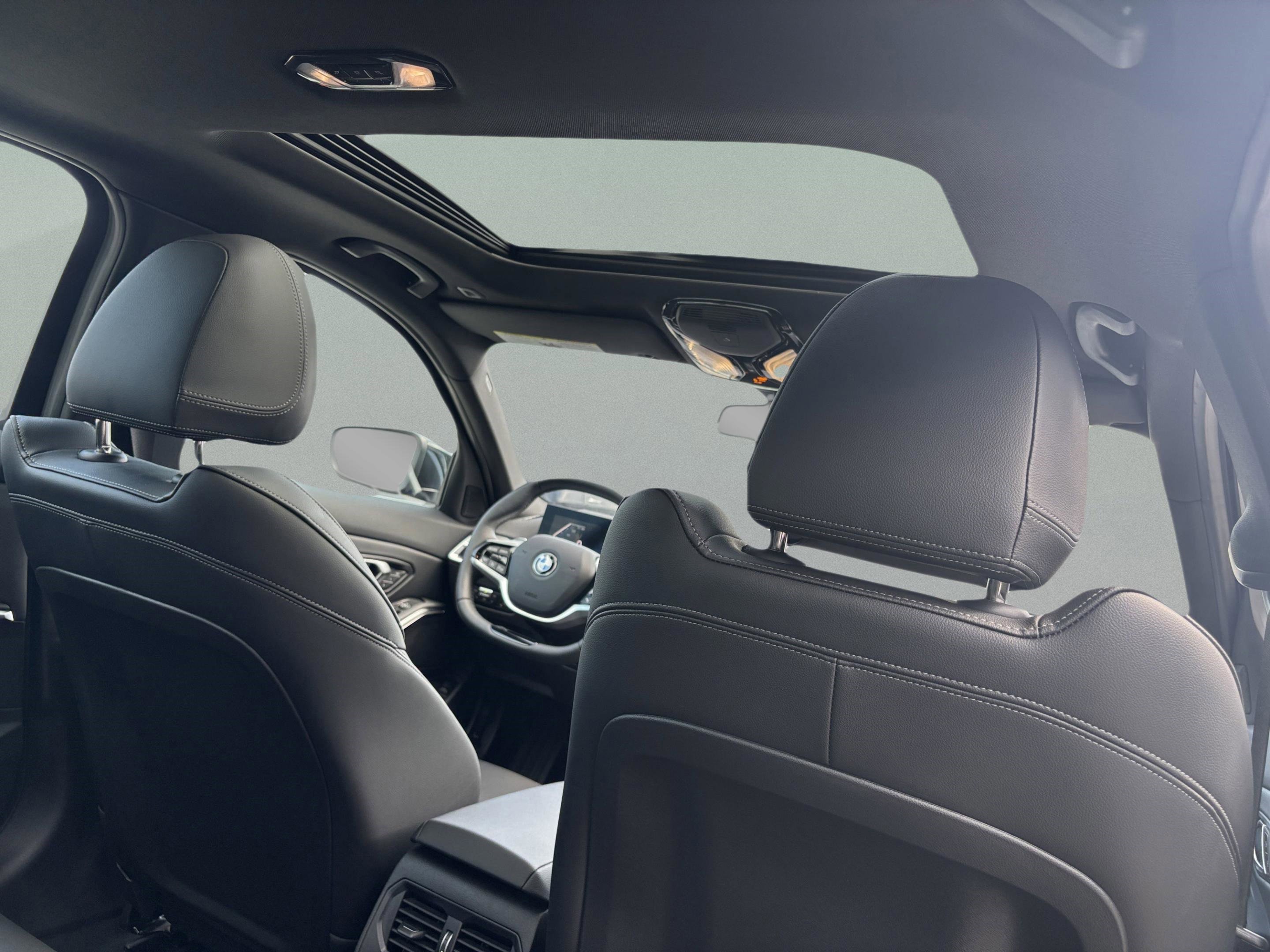 Used 2025 BMW 330i xDrive 330i xDrive image 33