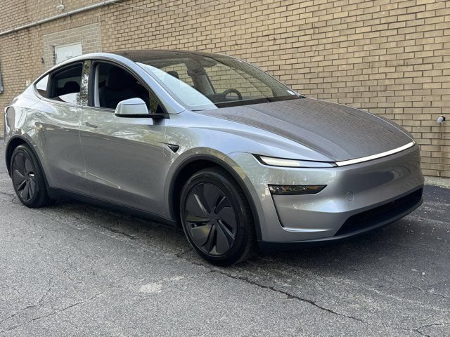 Used 2026 Tesla Model Y Long Range AWD/4WD image 4