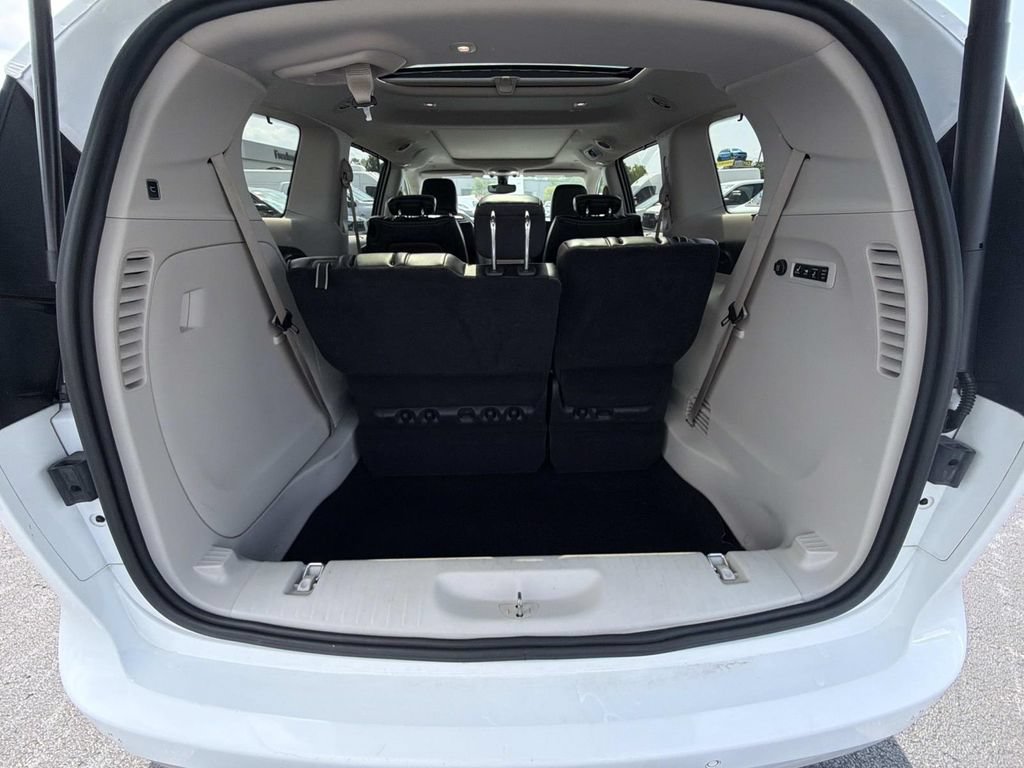 Used 2020 Chrysler Pacifica Limited FWD image 13