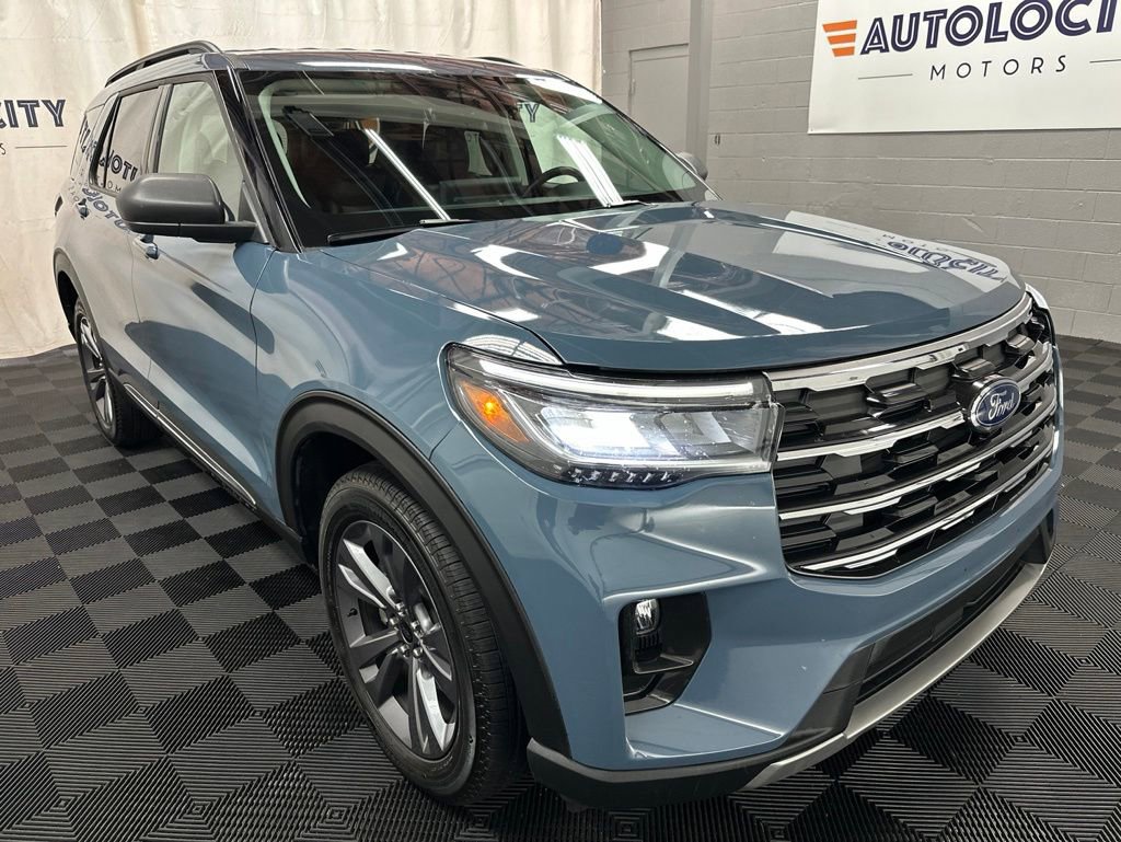 Used 2025 Ford Explorer Active w/ Active Comfort Package AWD/4WD image 2