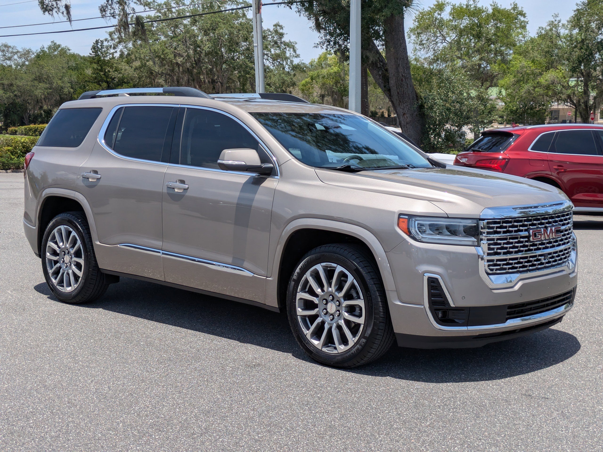 Used 2023 GMC Acadia Denali w/ Denali Ultimate Package AWD/4WD image 2
