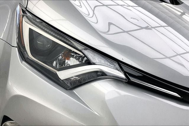 Used 2018 Toyota RAV4 XLE AWD/4WD image 26
