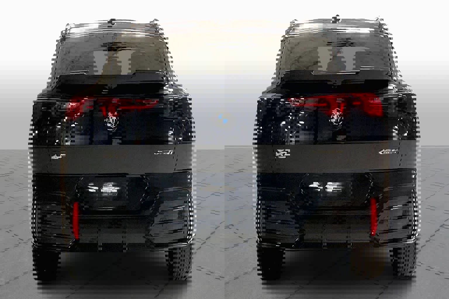 Certified 2025 BMW X2 xDrive28i w/ Technology Package image 5