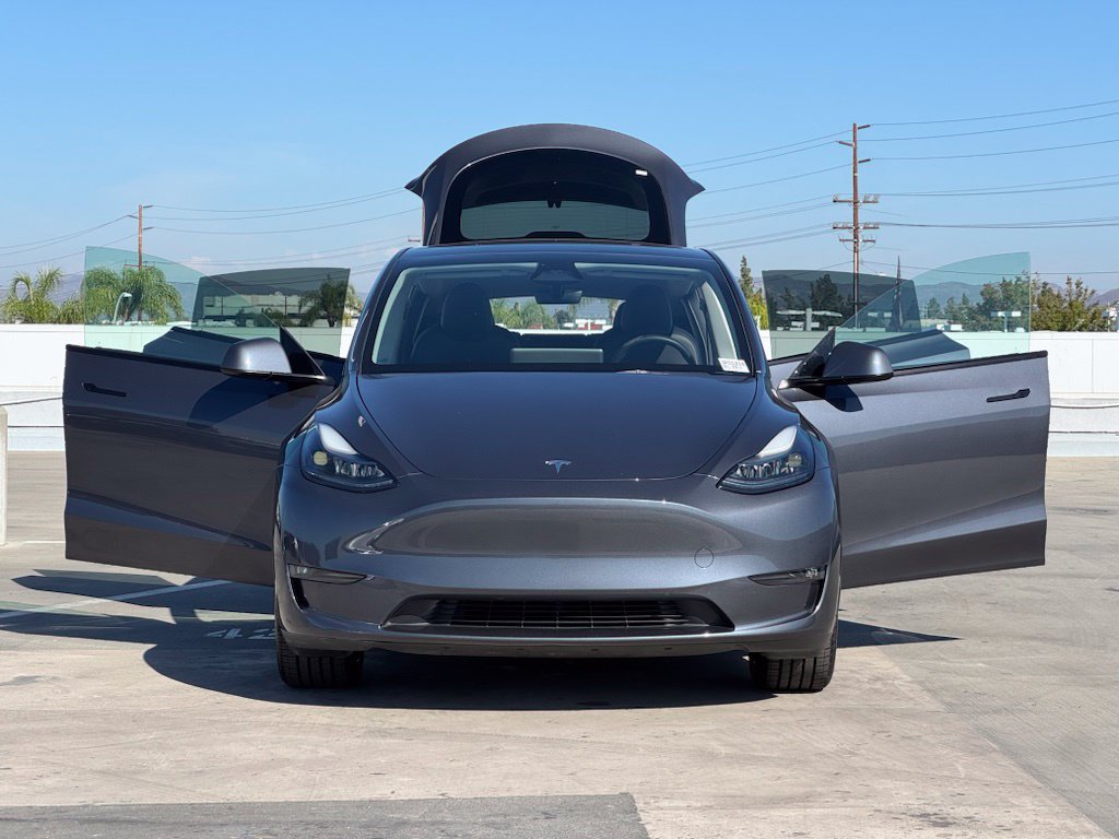 Used 2023 Tesla Model Y Long Range AWD/4WD image 29
