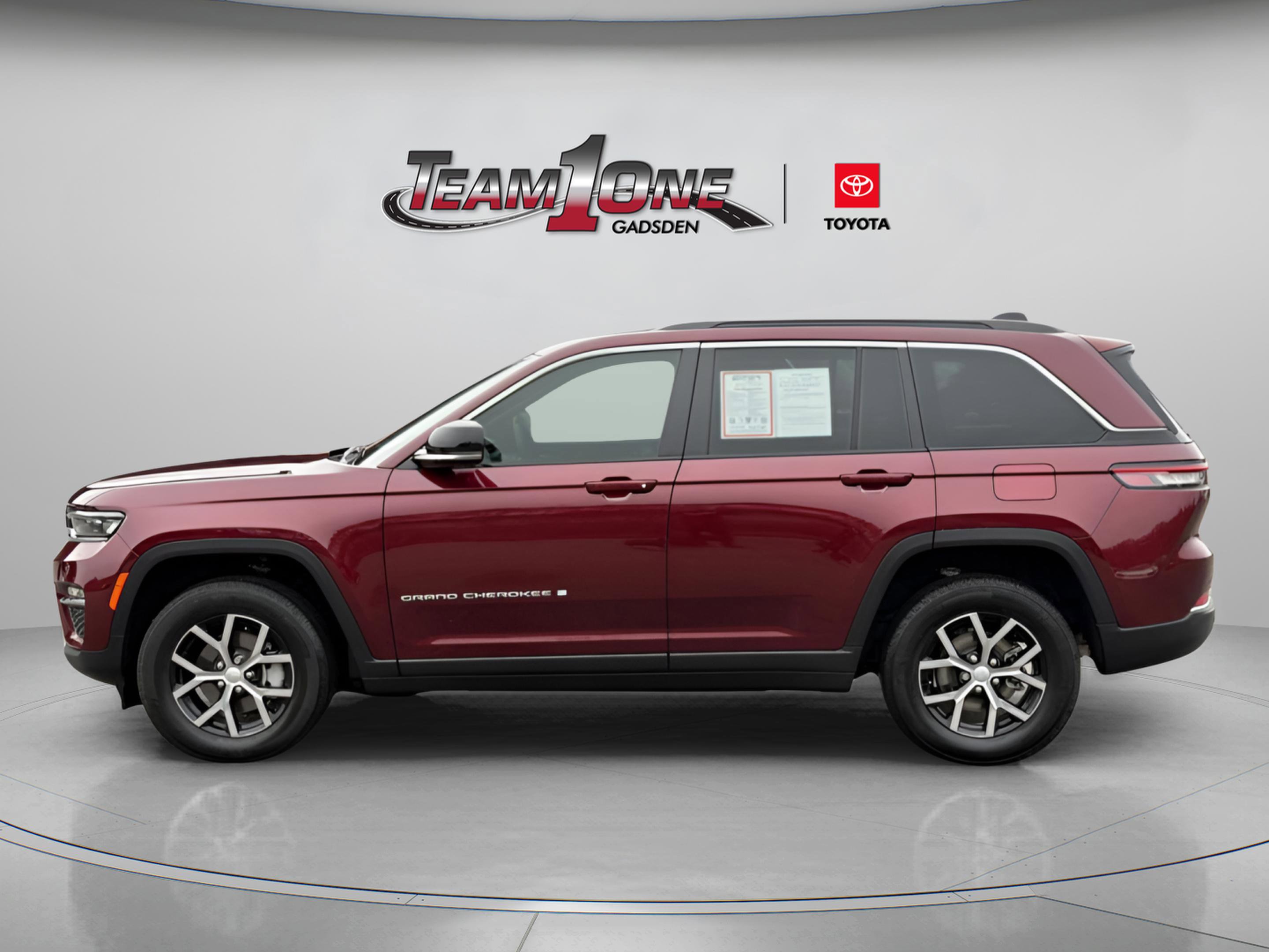 Used 2025 Jeep Grand Cherokee Limited w/ Trailer Tow Package image 15