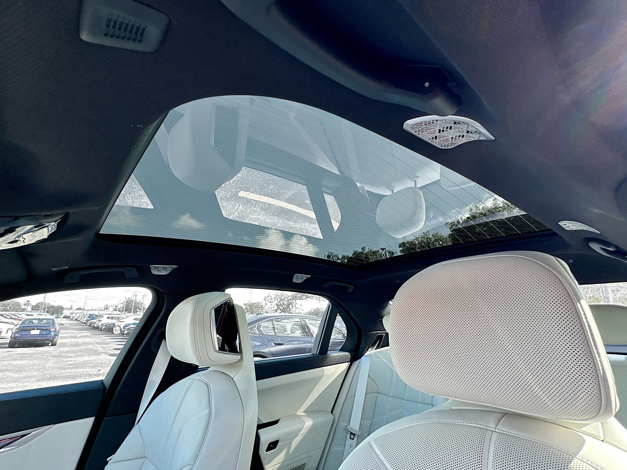 New 2026 BMW 750e xDrive w/ Executive Package image 16