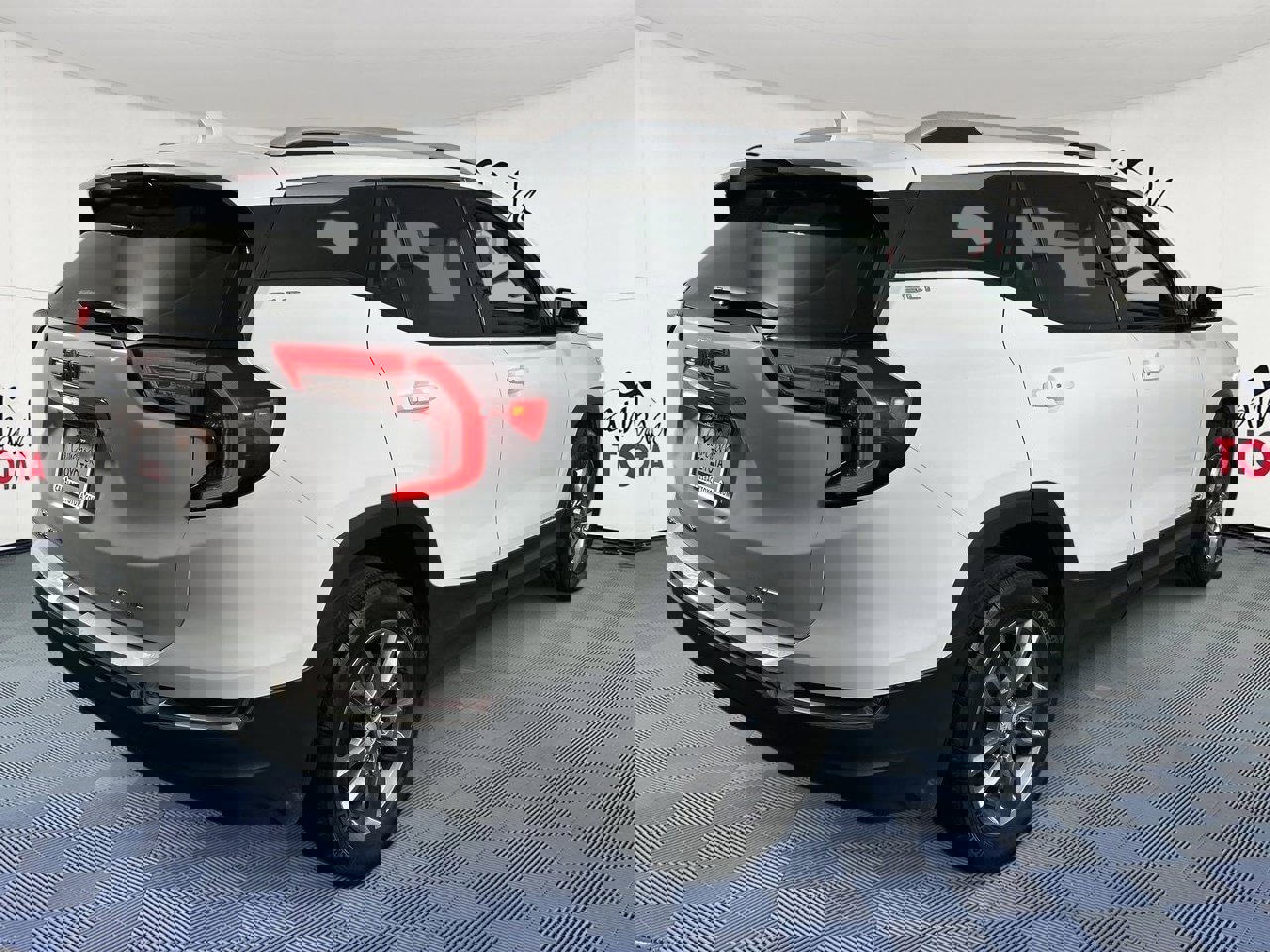 Used 2024 GMC Terrain SLT image 7