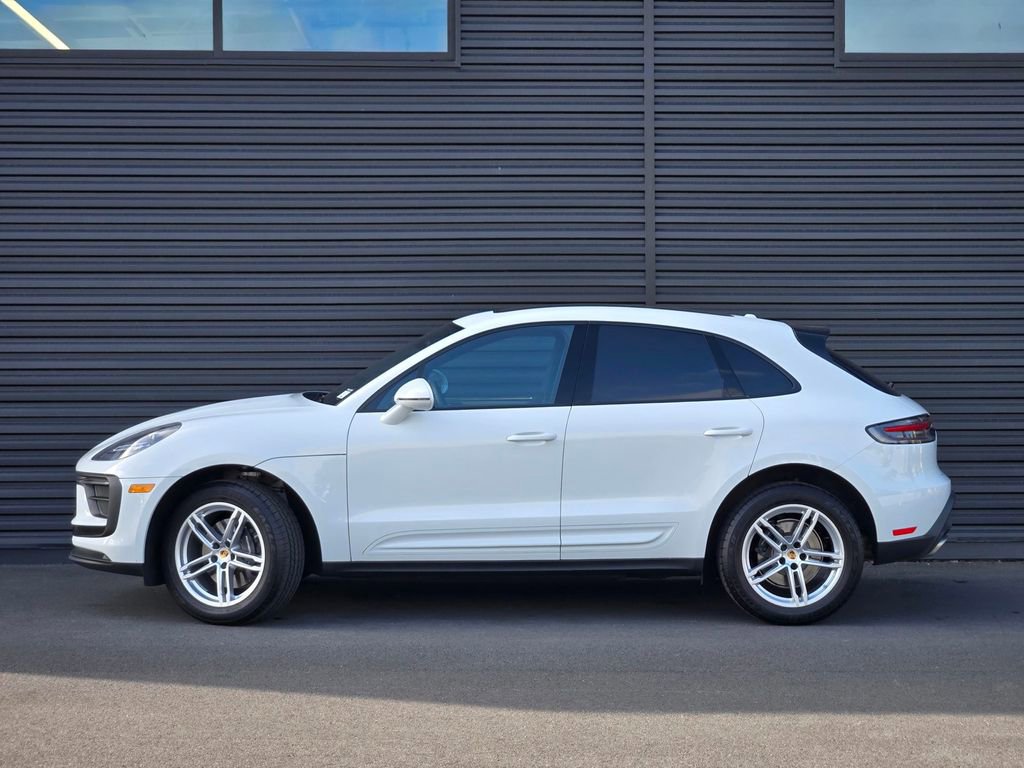 Used 2025 Porsche Macan w/ Premium Package Plus AWD/4WD image 2