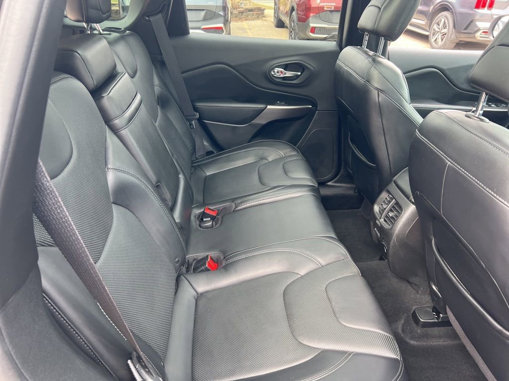 Used 2019 Jeep Cherokee Limited image 16