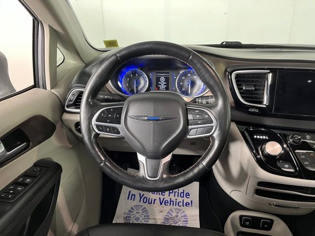 Used 2019 Chrysler Pacifica Touring-L image 19