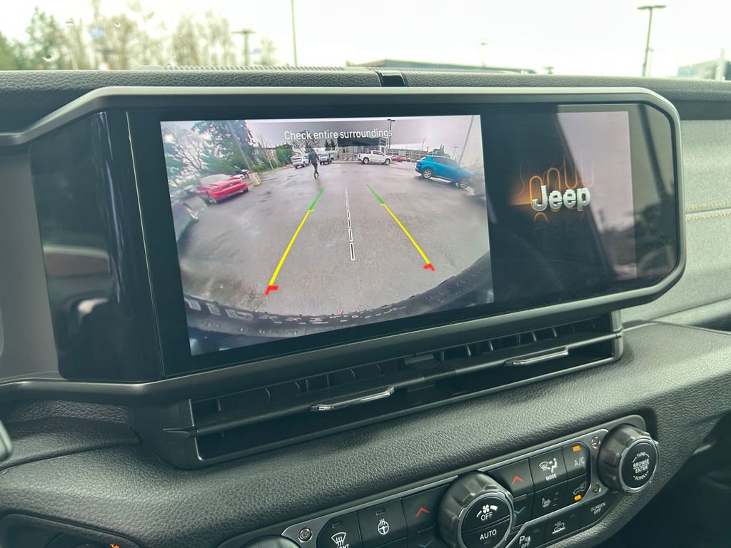 Used 2024 Jeep Wrangler Unlimited image 19