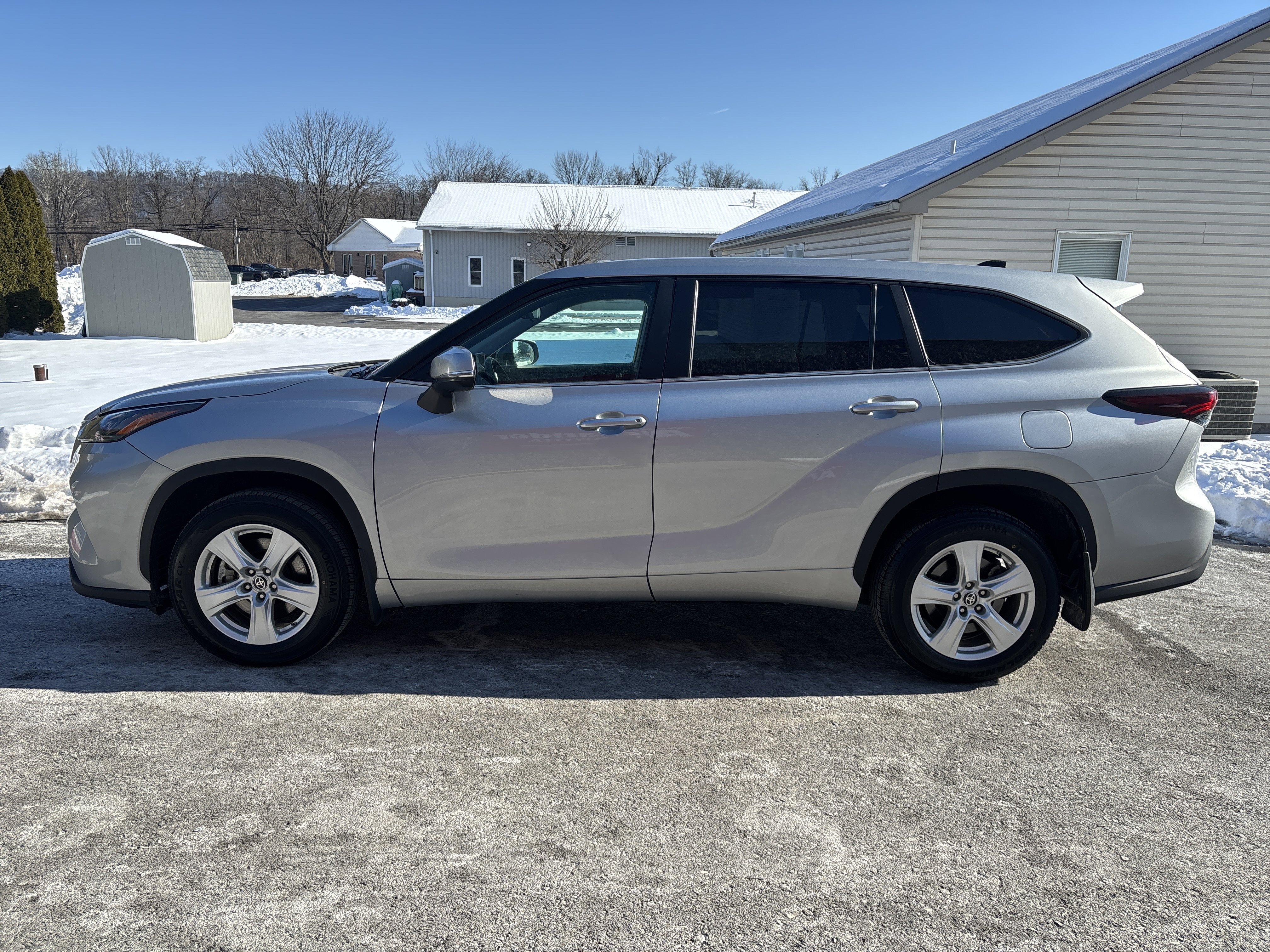 Used 2024 Toyota Highlander LE image 7