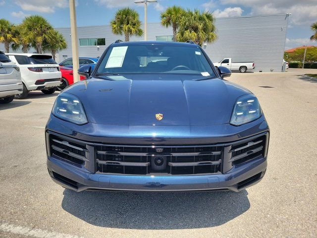 Used 2024 Porsche Cayenne AWD/4WD image 3