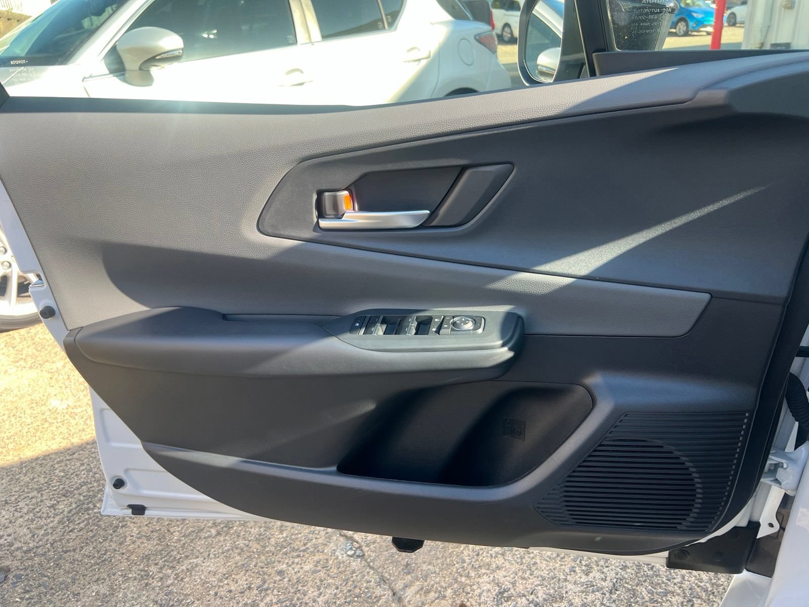 Used 2025 Toyota Prius XLE FWD image 15