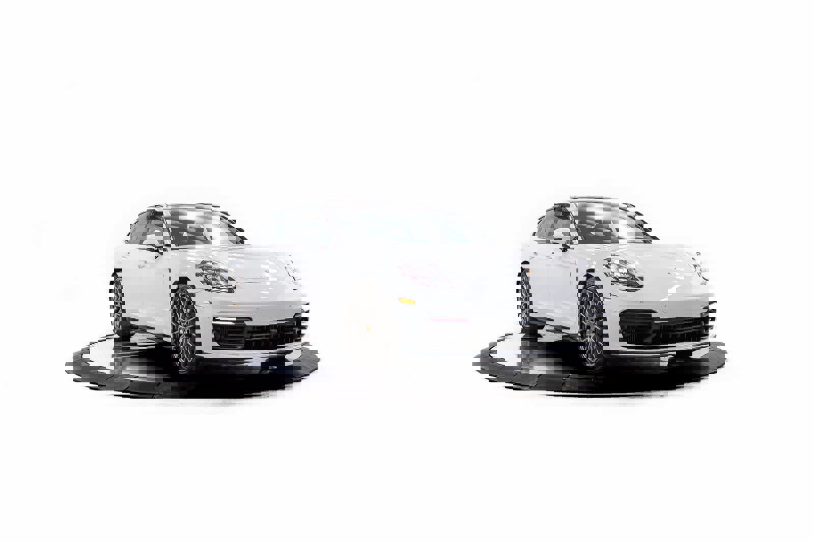 Certified 2023 Porsche Panamera Platinum Edition image 9