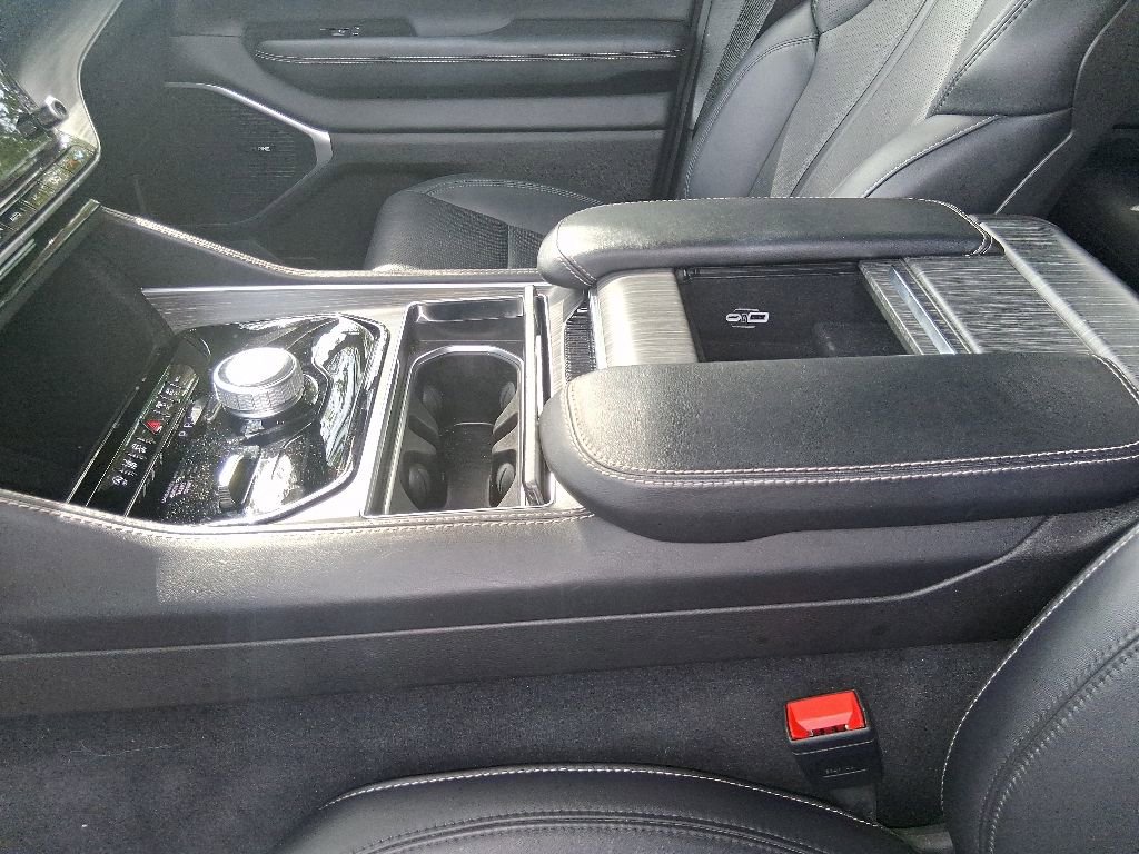 Used 2024 Jeep Wagoneer L Series II w/ Premium Group I AWD/4WD image 12