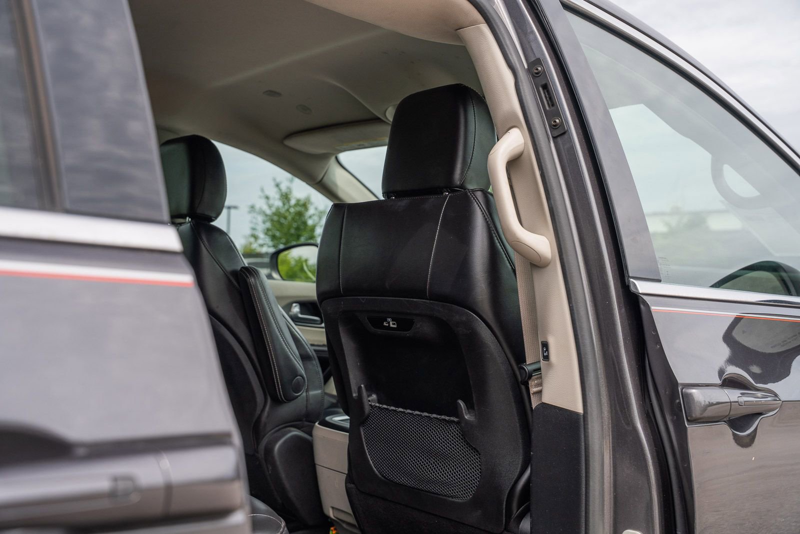 Used 2023 Chrysler Pacifica Touring-L FWD image 17