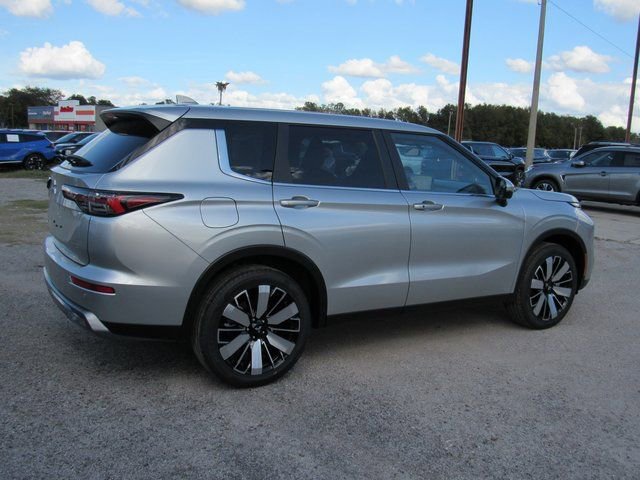 New 2026 Mitsubishi Outlander SE image 3