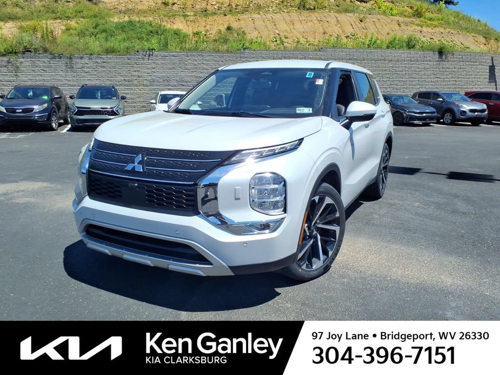Used 2023 Mitsubishi Outlander SE AWD/4WD image 2
