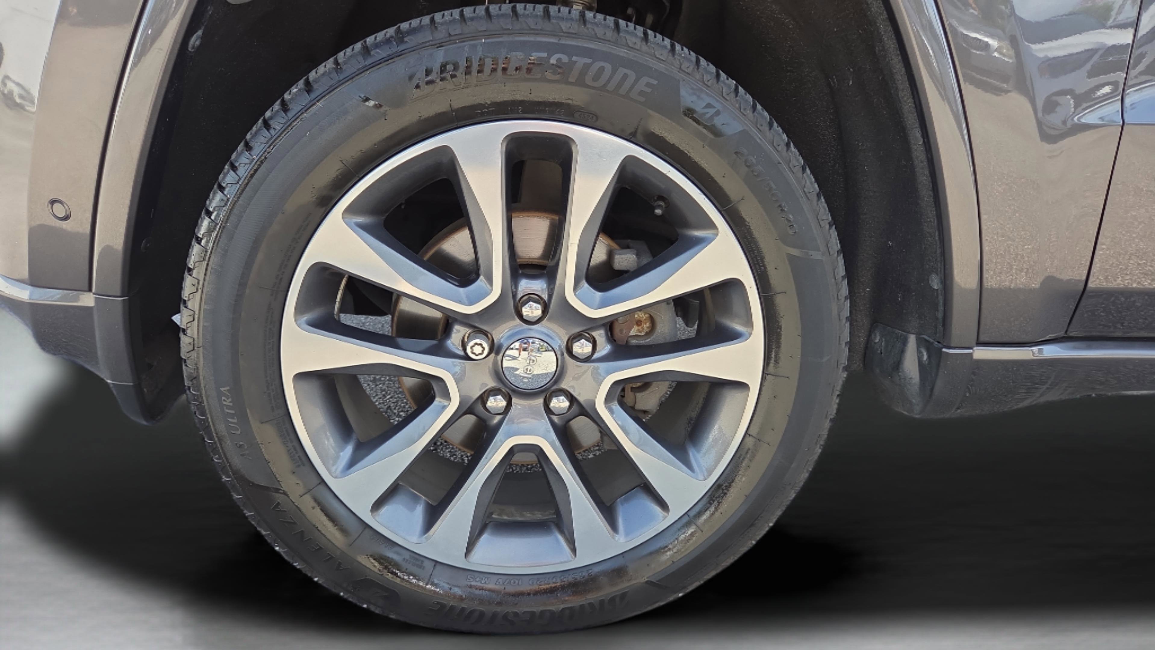 Used 2018 Jeep Grand Cherokee Overland AWD/4WD image 42