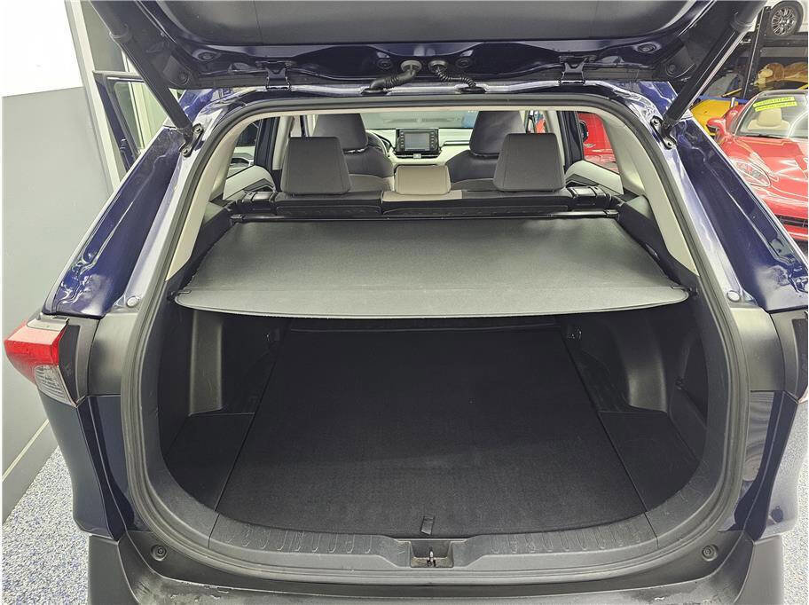 Used 2020 Toyota RAV4 XLE image 12