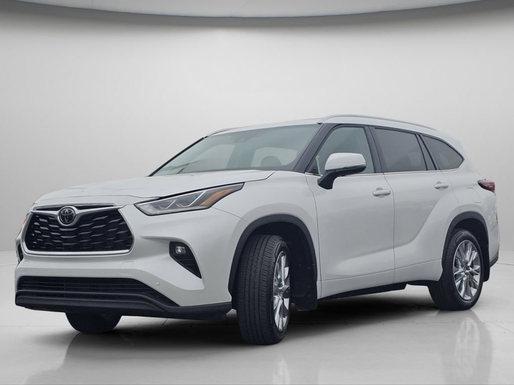 Used 2025 Toyota Highlander Limited image 21