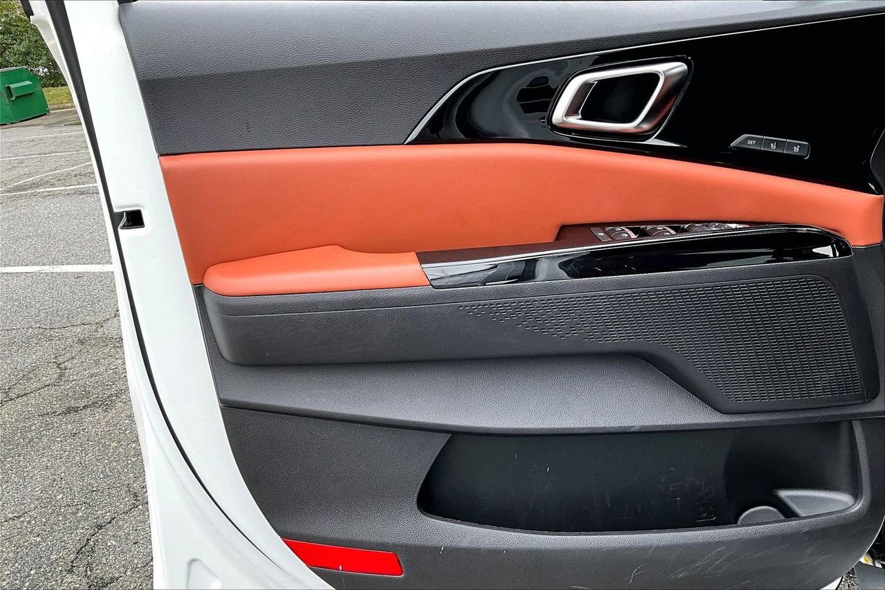 Used 2024 Kia Carnival SX image 27