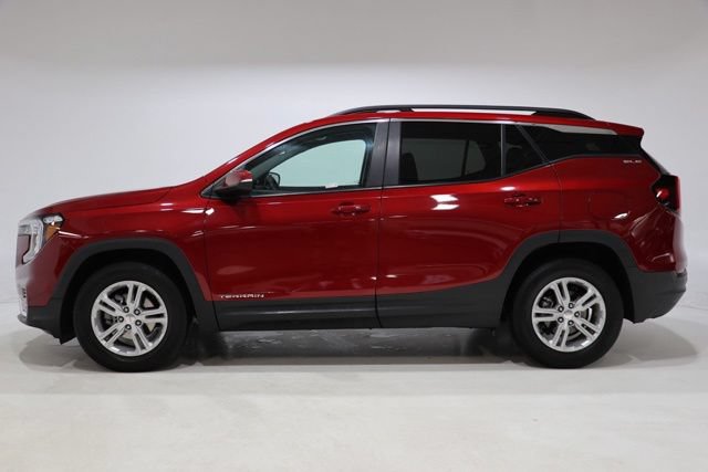 Used 2023 GMC Terrain SLE w/ Driver Convenience Package FWD image 4