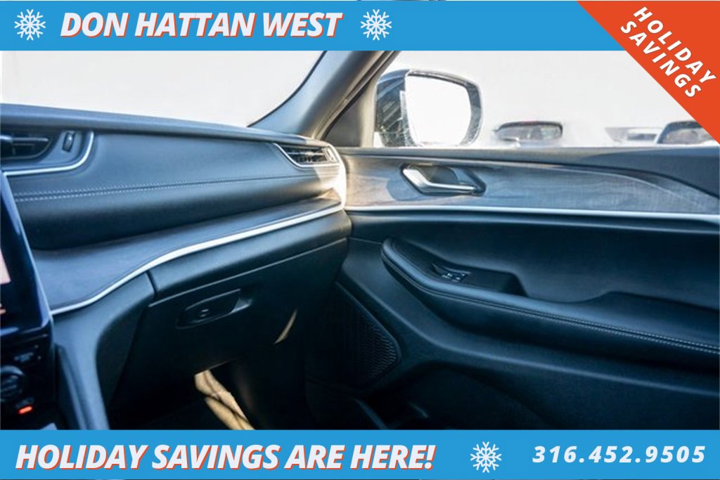 Used 2025 Jeep Grand Cherokee Limited image 14