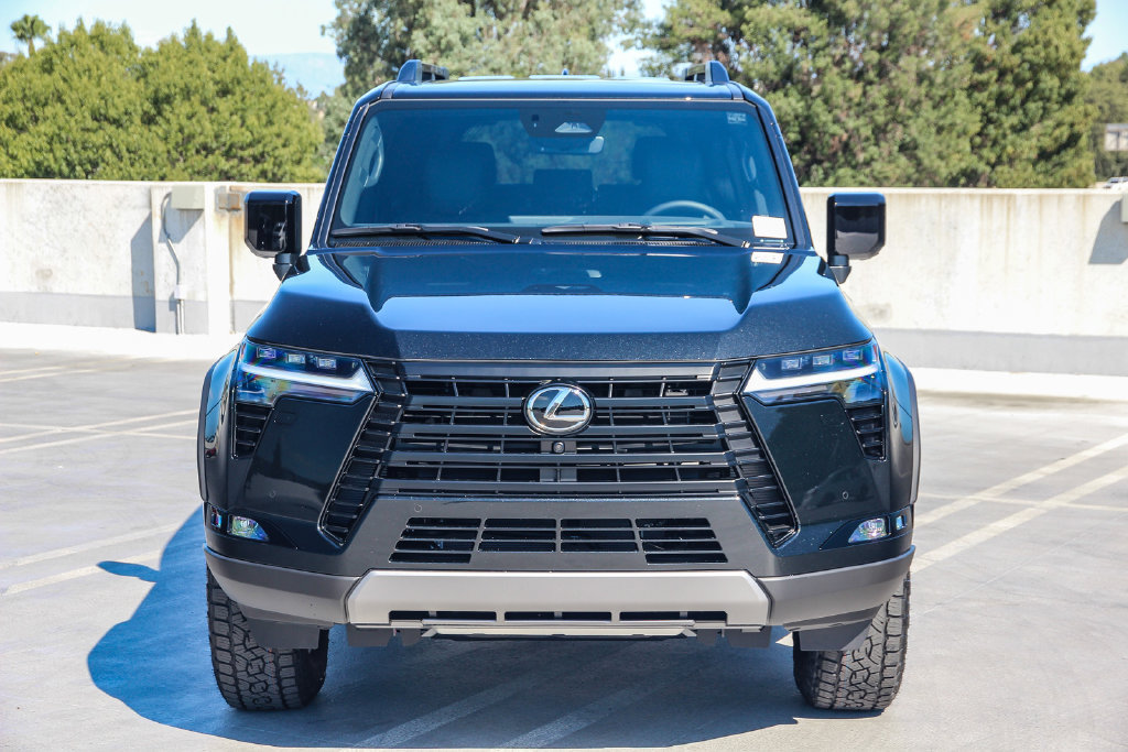 New 2026 Lexus GX 550 w/ Accessory Package (CT) AWD/4WD image 2