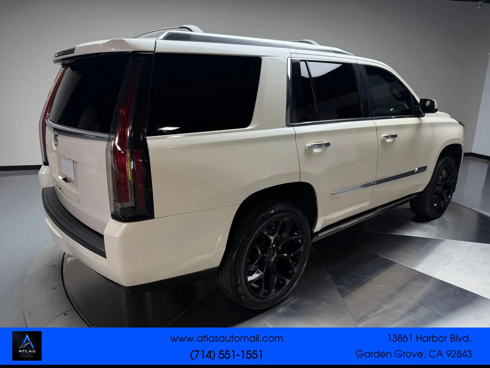 Used 2015 Cadillac Escalade Premium AWD/4WD image 2