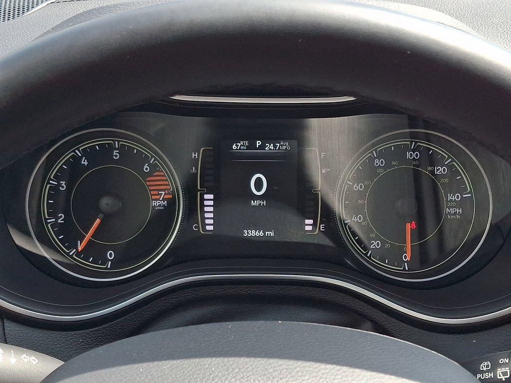 Used 2020 Jeep Cherokee Latitude w/ Cold Weather Group AWD/4WD image 19