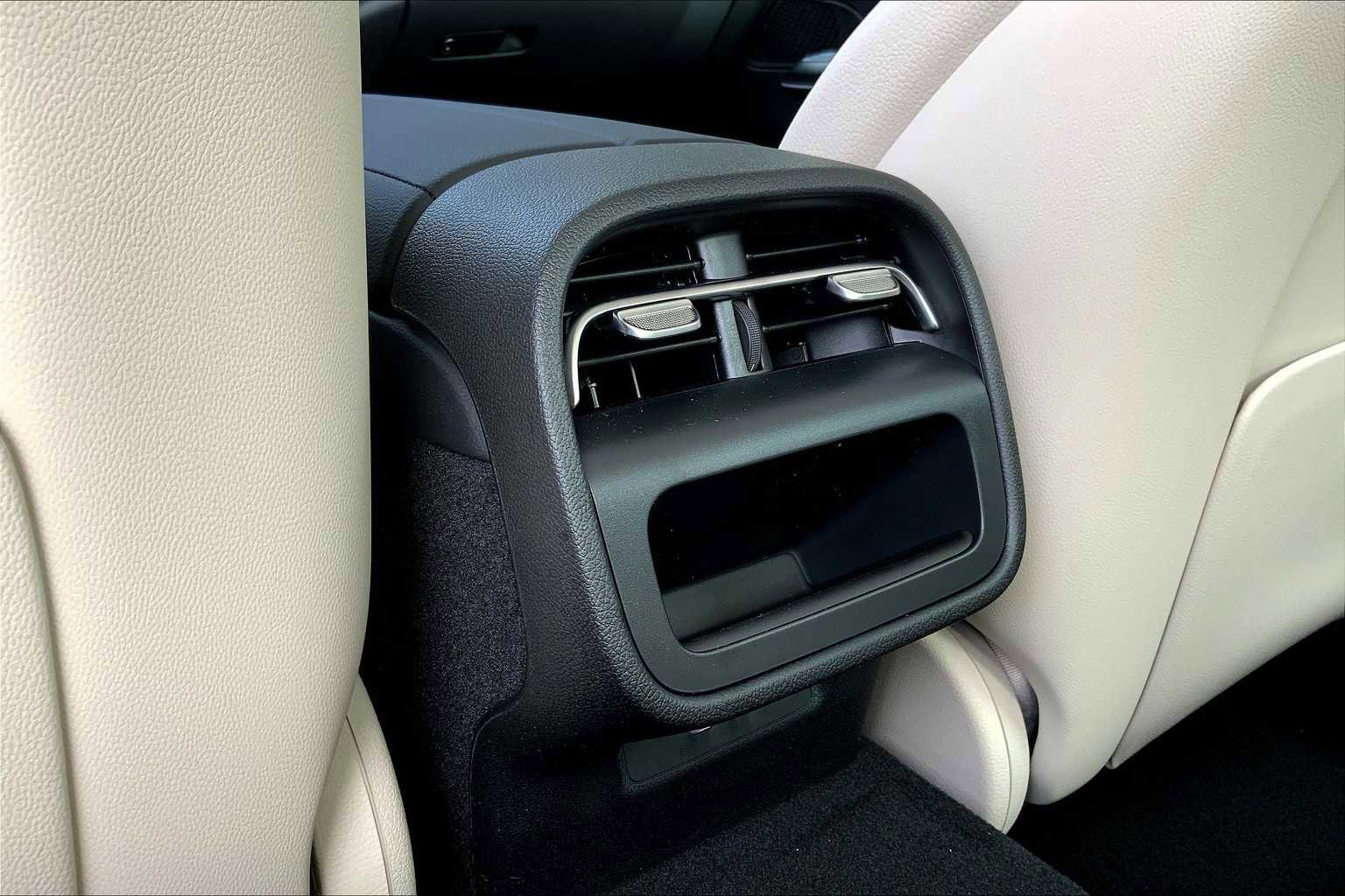 Used 2025 Mercedes-Benz E 350 Sedan image 11