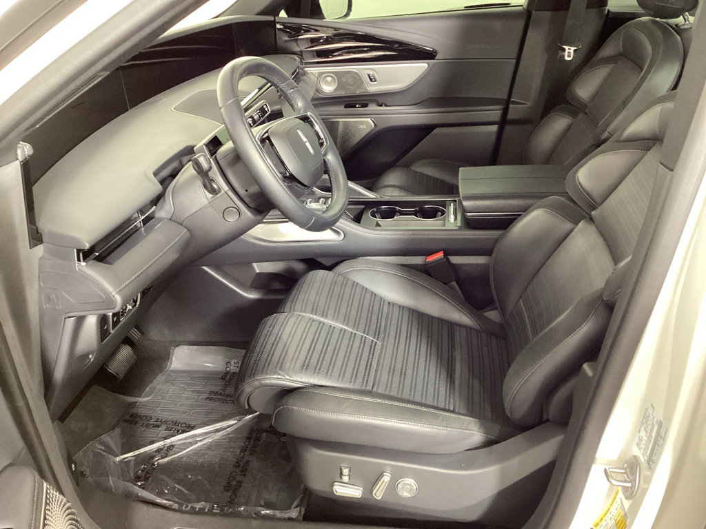 Used 2025 Lincoln Nautilus Reserve AWD/4WD image 15