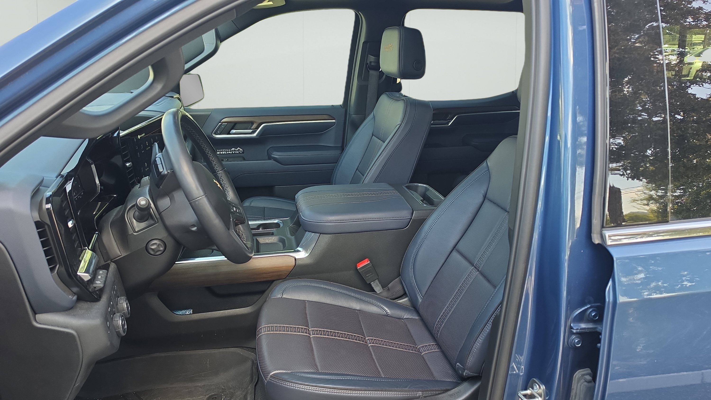 Used 2024 Chevrolet Silverado 1500 High Country AWD/4WD image 9