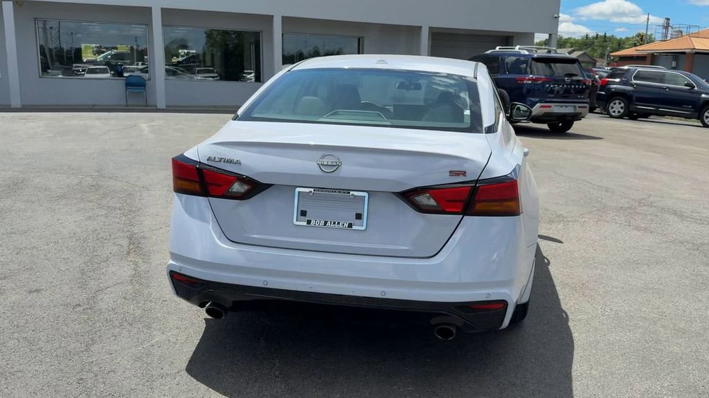 Used 2024 Nissan Altima 2.5 SR w/ SR Premium Package FWD image 6
