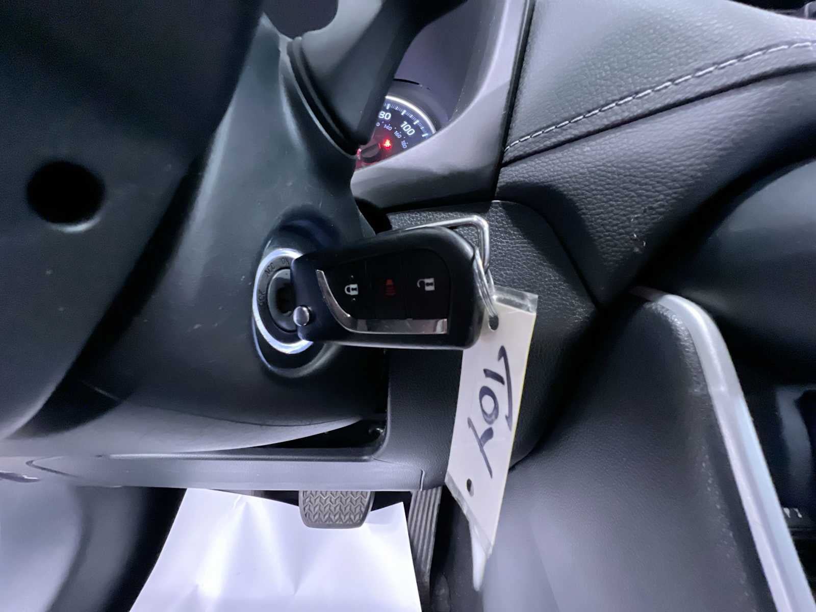 Used 2019 Toyota RAV4 LE w/ Carpet Mat Package FWD image 17