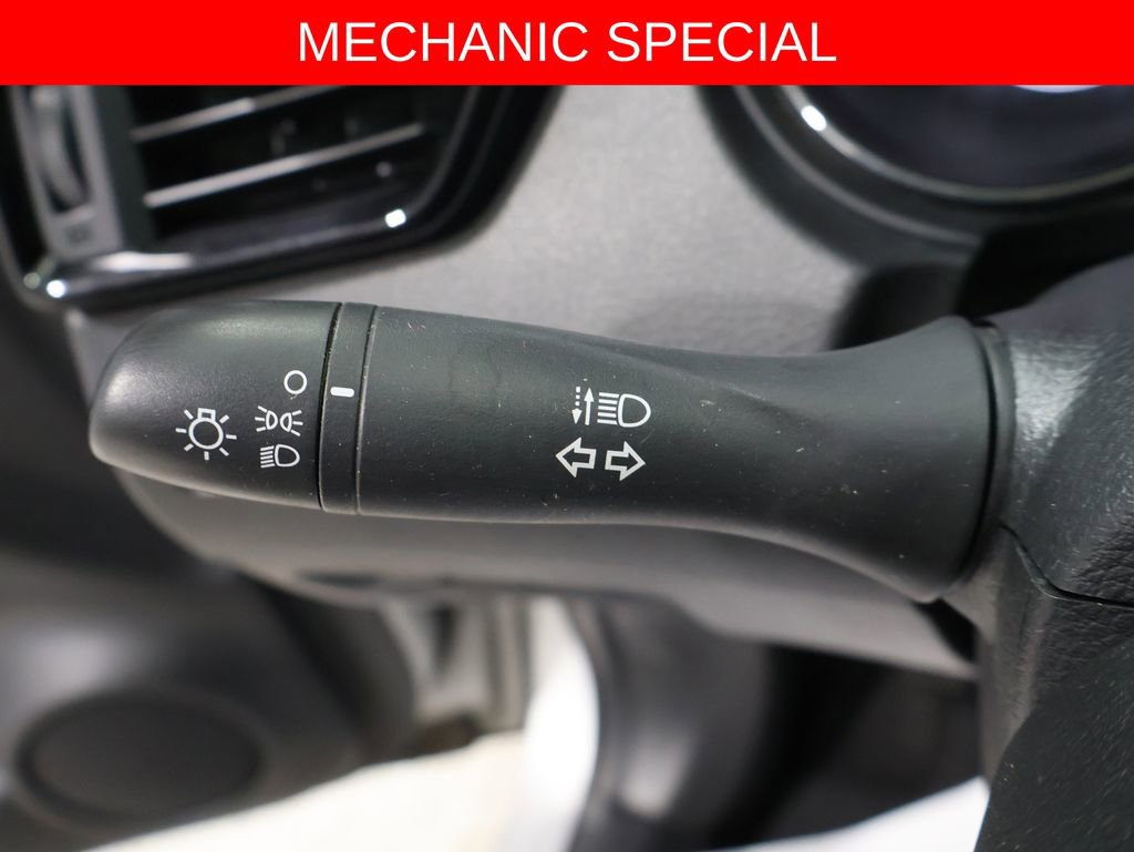 Used 2019 Nissan Rogue Sport S image 30