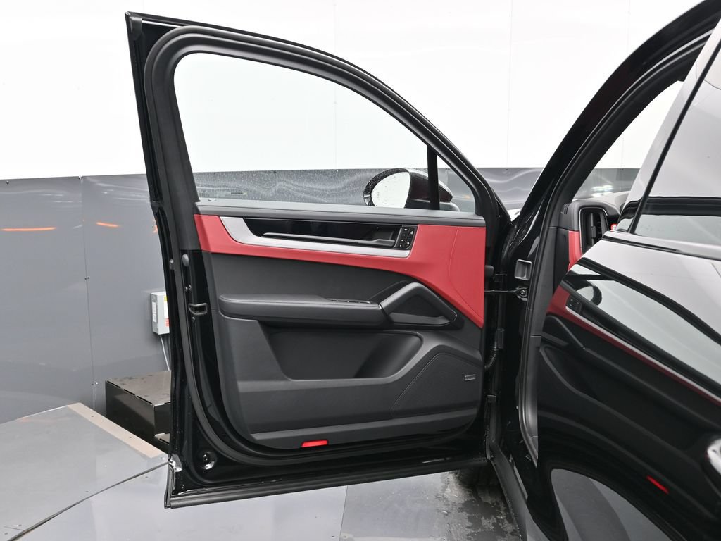 New 2026 Porsche Cayenne E-Hybrid AWD/4WD image 8