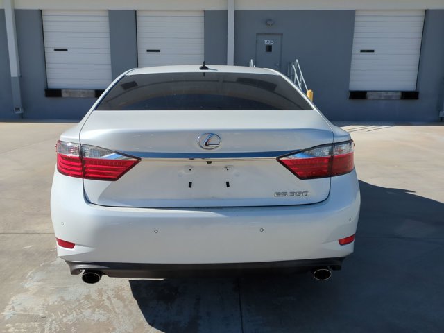 Used 2014 Lexus ES 350 w/ Luxury Package FWD image 6